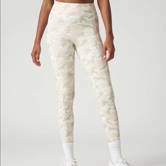 Bandier All access high waisted center stage pocket legging - Picture 3 of 4